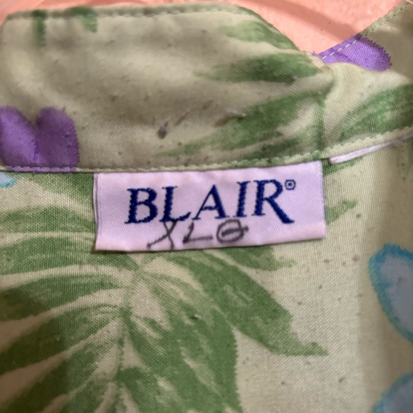 Blair Floral hawaiian shirt in green with a classic collar and a button front. - Picture 2 of 3